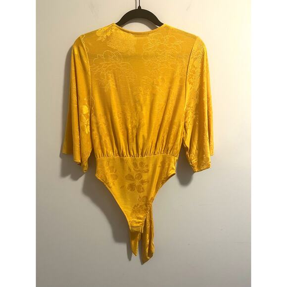 Zara Floral Jacquard Knotted Bodysuit Sz S in Gold Flowy Sleeves Snap Buttons - Picture 4 of 9